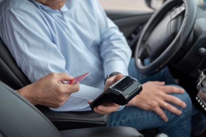 Paiement par carte bancaire dans un taxi Vieux Thann